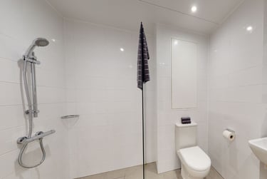 Gold Studio at Great Court, 78 Rolls Road, Bermondsey, London, SE15DU - Image 6
